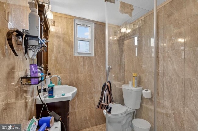 Building Photo - 416 E Flora St