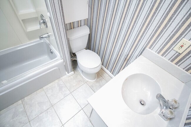 Building Photo - 6910 Brint Rd