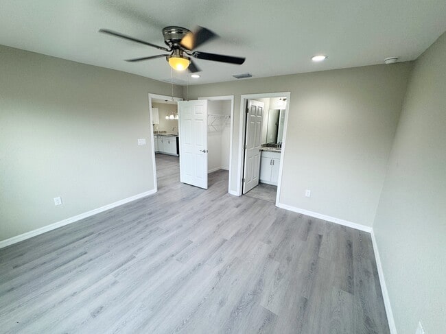 Building Photo - 6574 SE 108th Ln