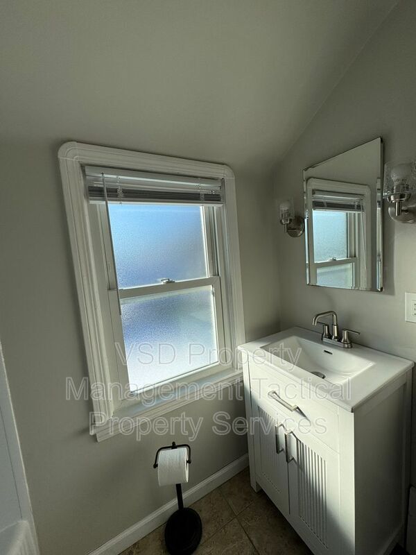 Building Photo - 12930 Havana Rd