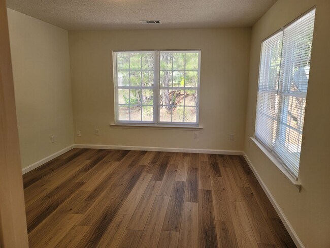 Building Photo - 1852 Horseshoe Dr