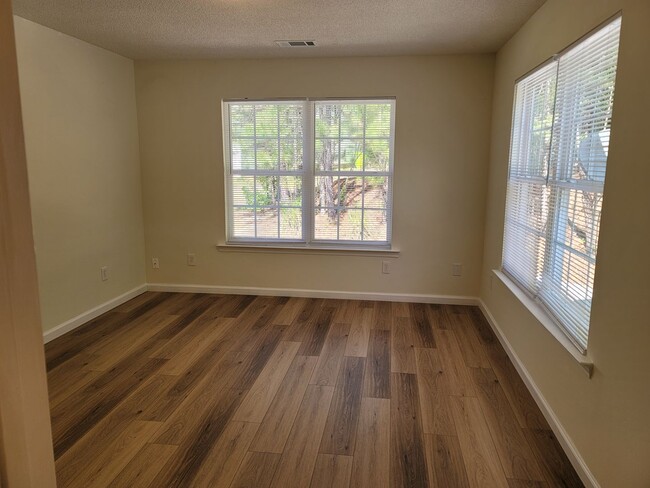 Building Photo - Northeast Arcadia Lakes