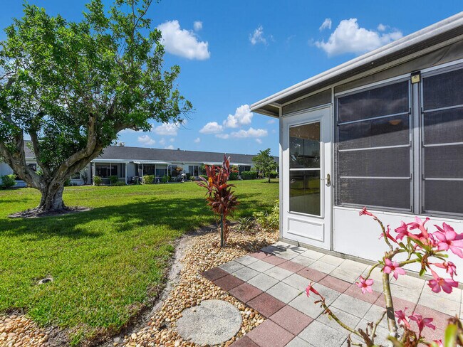 Building Photo - 6815 Sandtrap Dr