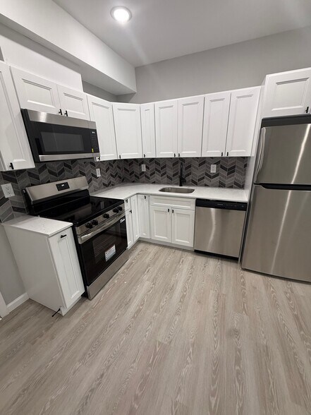 Building Photo - 59 Pearl St