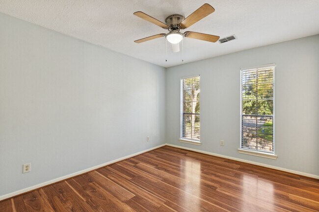 Building Photo - 14819 Walbrook Dr