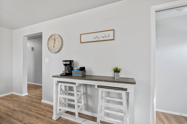 Building Photo - 3 BR 1.5 BA ranch house w/ large garage