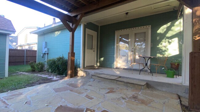 Building Photo - Craftsman-Style Home in Historic Fairmount!