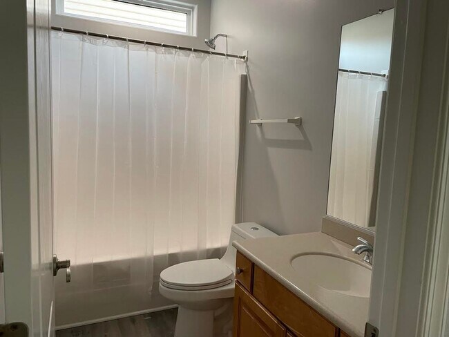 Building Photo - Woodbridge Pointe