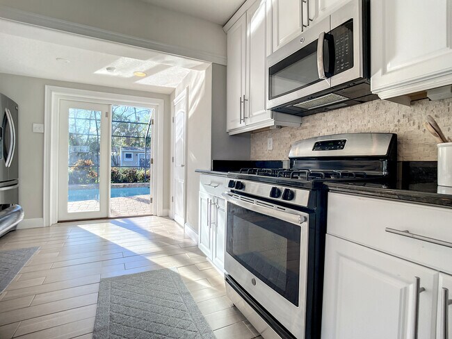 Building Photo - 762 S Beach St