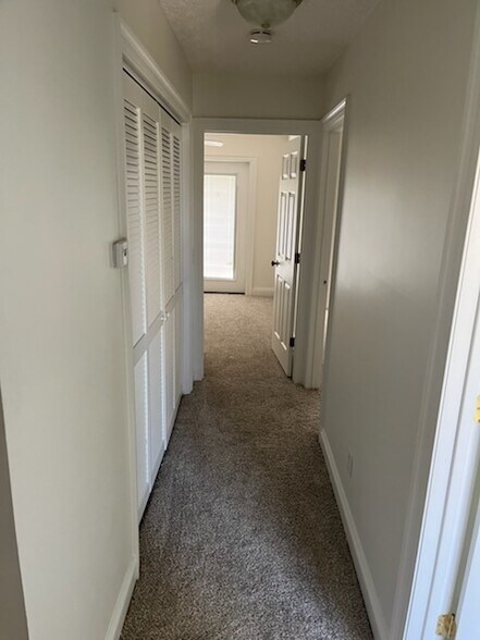 Building Photo - 4034 Oak Forest Dr