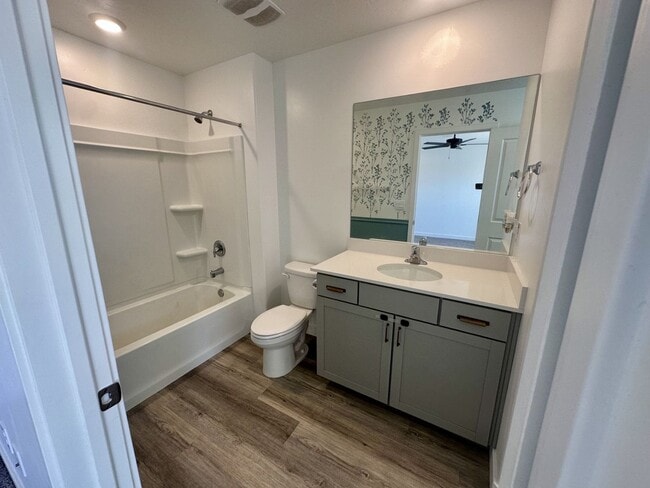Building Photo - Adorable Long Valley Townhome!