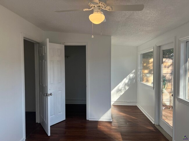 Building Photo - 117 N Springs Ct