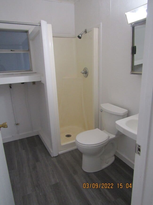 Building Photo - centrally located, pets negotiable with ow...