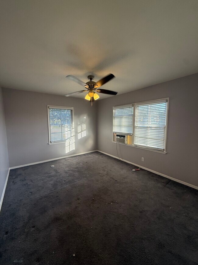 Building Photo - 15863 Victory Blvd