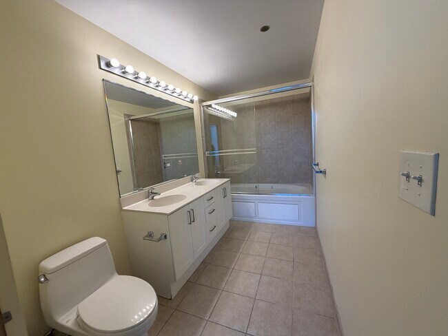 Building Photo - 1720 S Michigan Ave