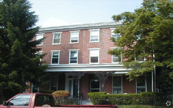Primary Photo - 215-217 S Walnut St