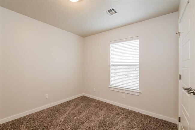 Building Photo - 508 NW 179th Cir