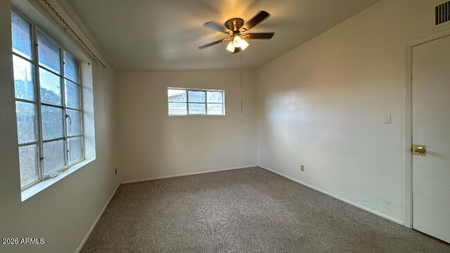 Building Photo - 35 E James Dr