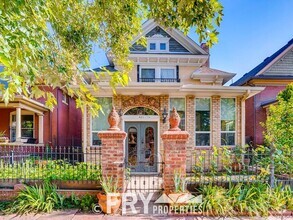 Building Photo - Gorgeous Victorian in Baker/West Wash Park