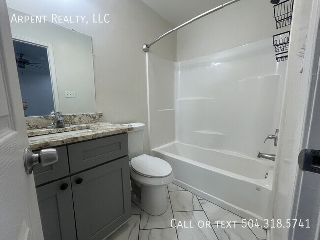 Building Photo - 212 5th St