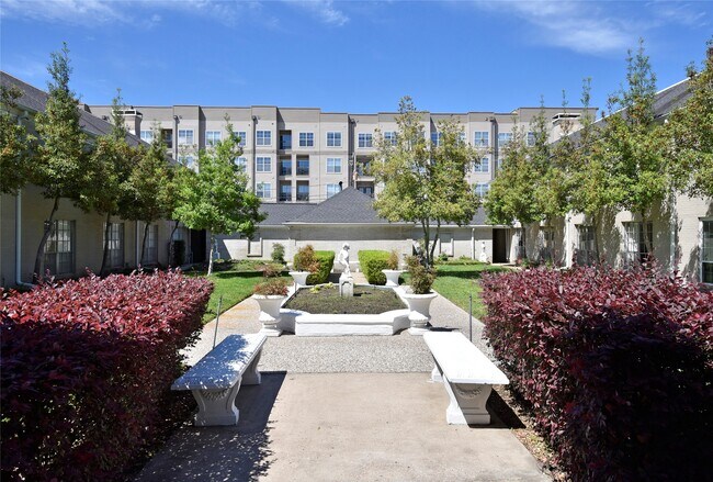Building Photo - 2600 Bellefontaine