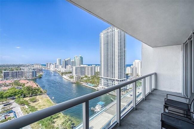 Building Photo - 2602 E Hallandale Beach Blvd