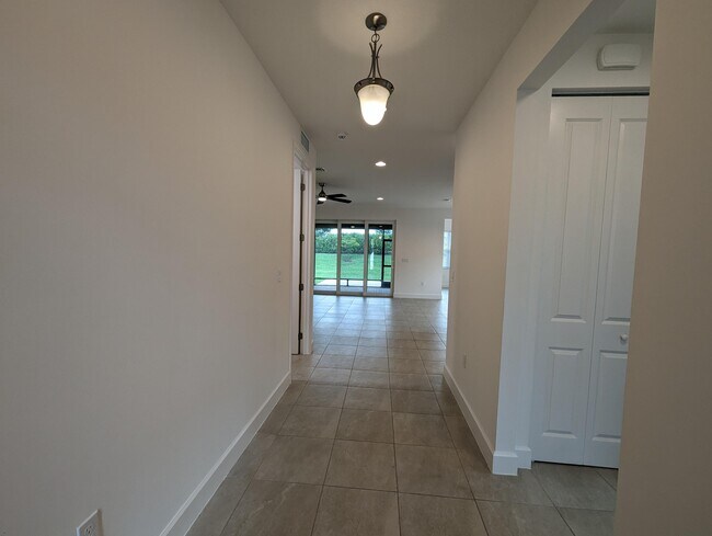 Building Photo - 13541 SW Oceanus Blvd