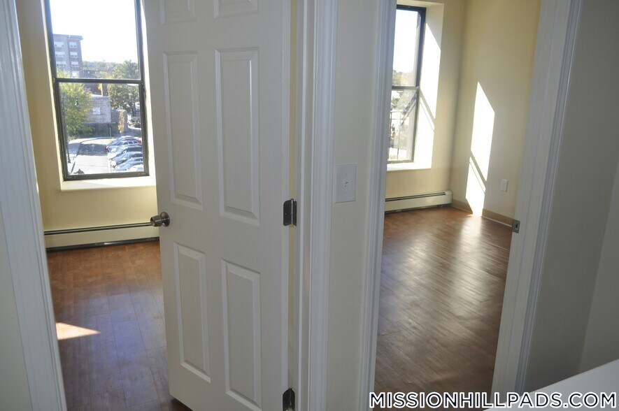 Building Photo - 13 Ruggles St