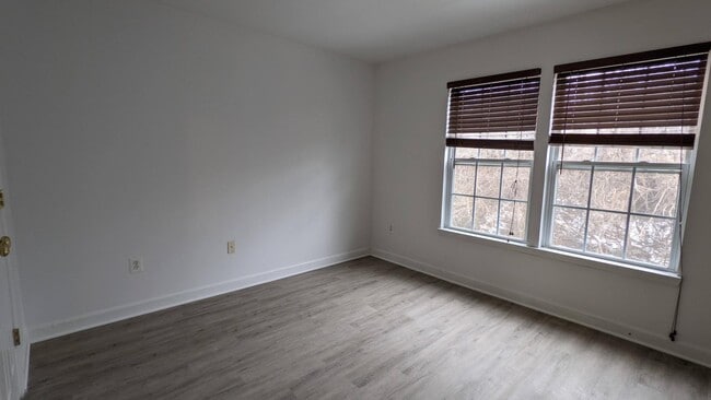 Building Photo - 829 Gallows Ct