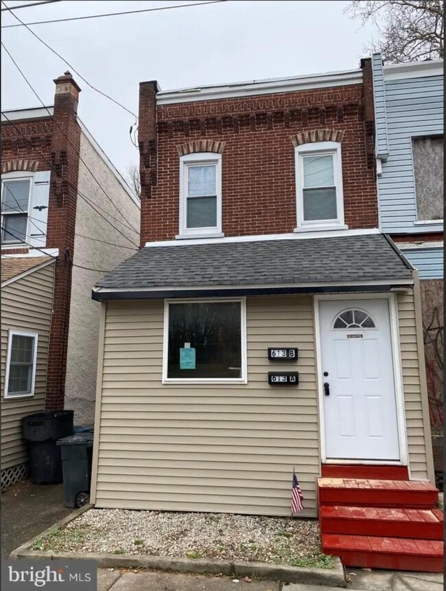 Building Photo - 613 E 12th St