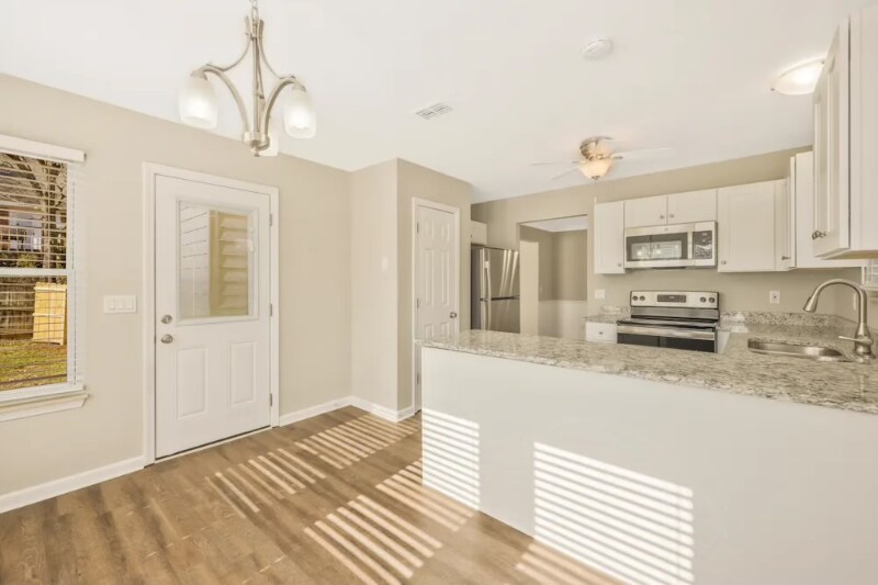 Building Photo - 1127 White Mountain Ln