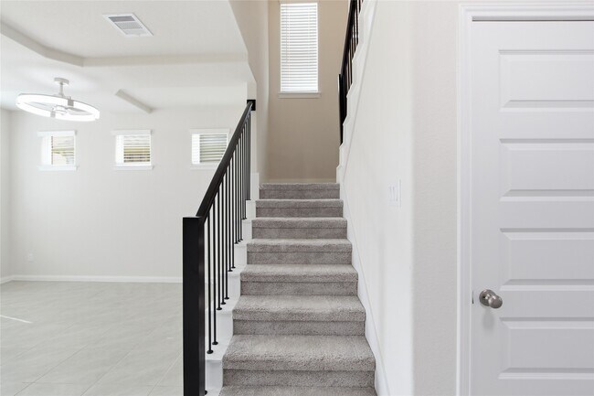 Building Photo - 7302 Toluca Dr