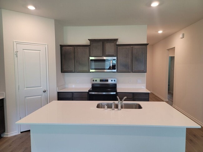 Building Photo - 1216 Riverbrook Ln