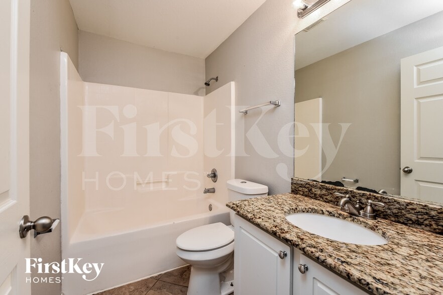 Building Photo - 1003 NW 8th Pl