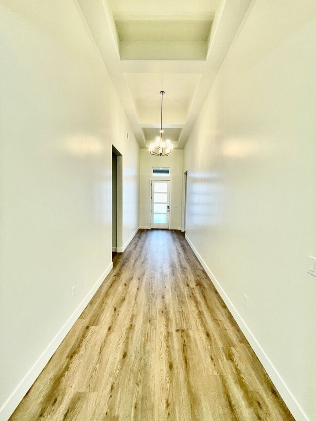 Building Photo - Beautiful Three Bedroom Home in Desert Cliffs