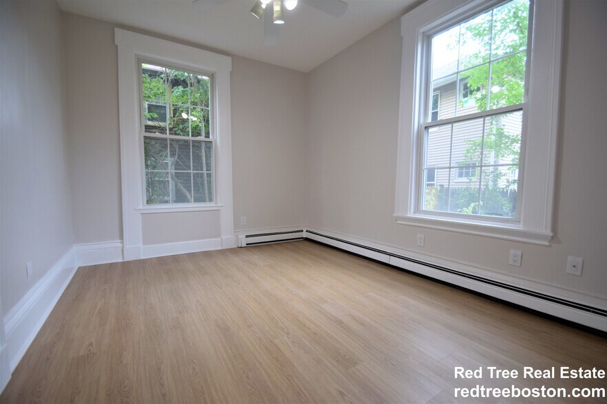 Building Photo - 24 St James St