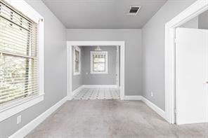 Building Photo - Charming, cozy, and great location!