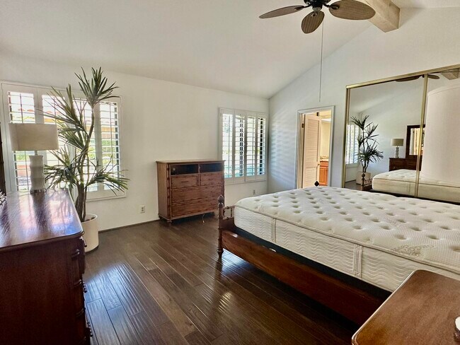 Building Photo - 239 Santa Barbara Cir