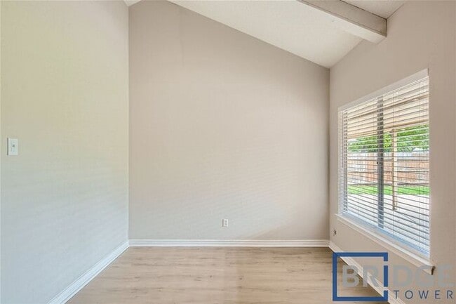 Building Photo - 306 Trailridge Dr