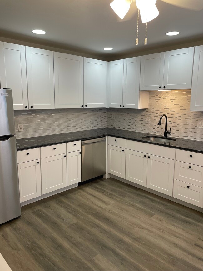 Building Photo - 30 Greensward Ln