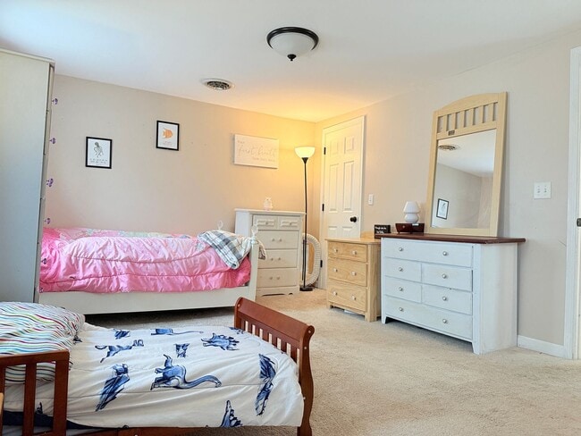 Building Photo - Modern Charm & Walkable Downtown Living in...