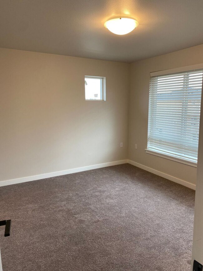 Building Photo - Brand new 3 and 4 Bedroom Townhomes in Lacey!