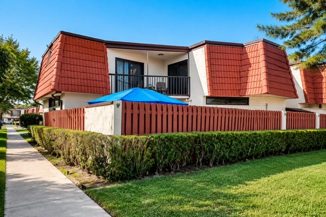 Building Photo - 3648 Victoria Dr