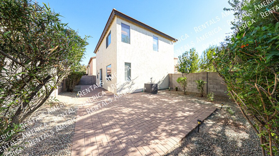 Building Photo - 1110 E Coppola St