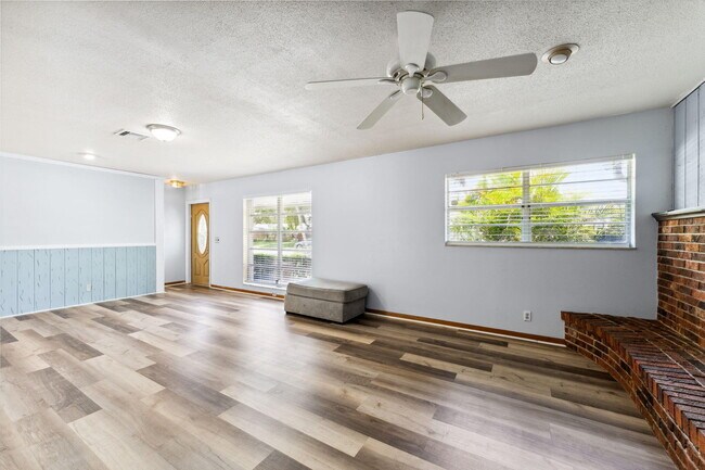 Building Photo - 4194 Honeysuckle Ave