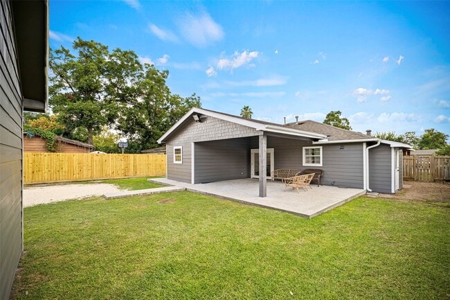 Building Photo - 515 Foxglove Ln