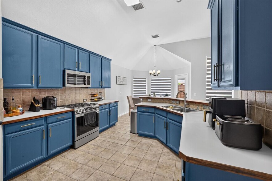 Building Photo - 9906 Ashmont Dr