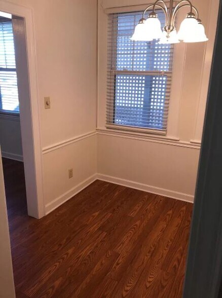 Dining room - 308 N Green St