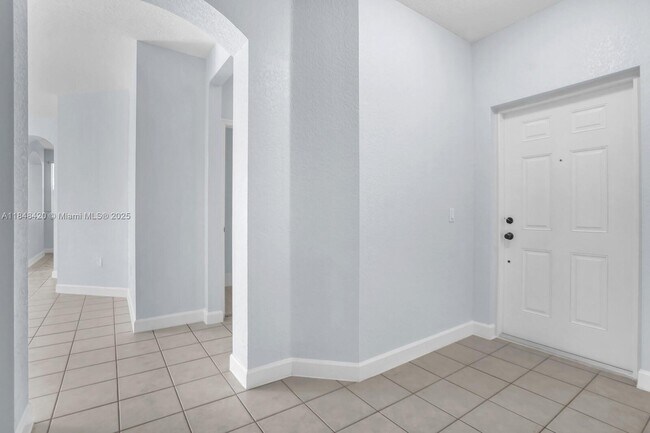 Building Photo - 1013 Shoma Dr