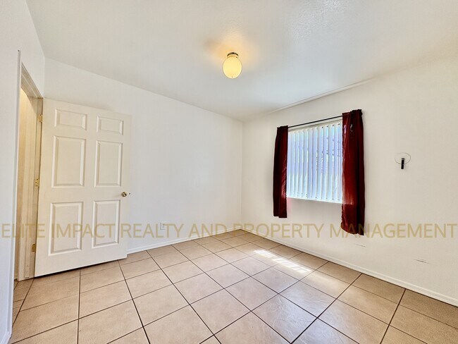 Building Photo - 1312 W Yavapai St